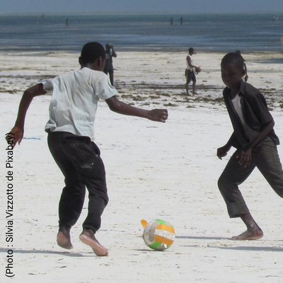Photo : Silvia Vizzotto de Pixabay - Enfants Afrique Soccer